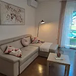 Centar Edda Joakima Rakovca 7 E 52470-umag *