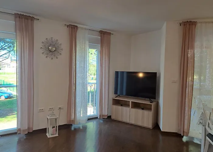Centar Edda Joakima Rakovca 7 E 52470-umag 아파트 *