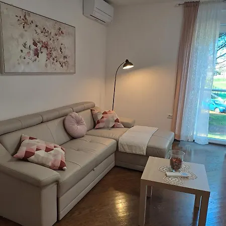 Centar Edda Joakima Rakovca 7 E 52470-umag *